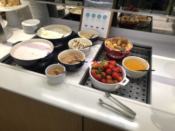 lufthansa senator lounge frankfurt a erdbeeren