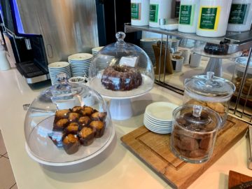 lufthansa senator lounge frankfurt c16 buffet kuchen