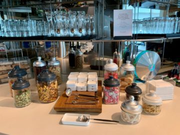 lufthansa senator lounge frankfurt c16 buffet snacks
