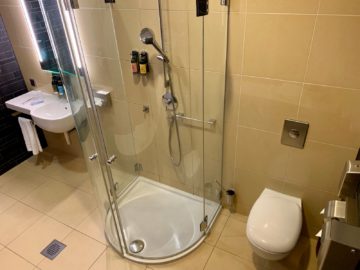 lufthansa senator lounge frankfurt c16 dusche 1