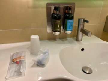 lufthansa senator lounge frankfurt c16 dusche zahnbuerste