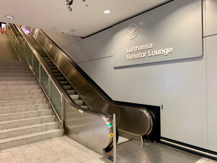lufthansa senator lounge frankfurt c16 rolltreppe