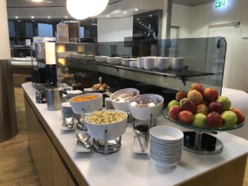 lufthansa senator lounge hannover chips popcorn