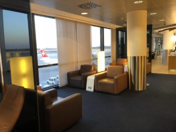 lufthansa senator lounge hannover sitzbereich fensterfront