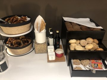 lufthansa senator lounge muenchen g24 bretzel brot