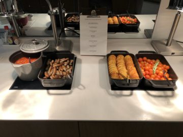 lufthansa senator lounge muenchen satellit schengen kartoffelecken wuerstchen brot
