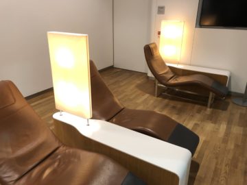 lufthansa senator lounge muenchen satellit schengen liegesitze