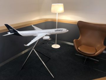 lufthansa senator lounge muenchen satellit schengen modellflugzeug