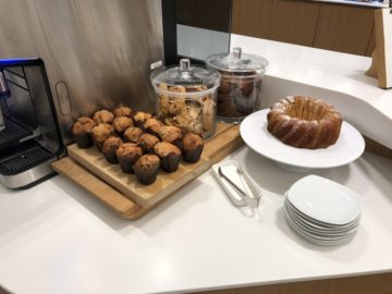 lufthansa senator lounge muenchen satellit schengen muffins kuchen