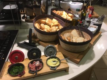 lufthansa senator lounge hamburg broetchen