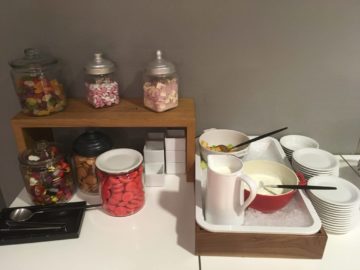 lufthansa senator lounge hamburg sweets