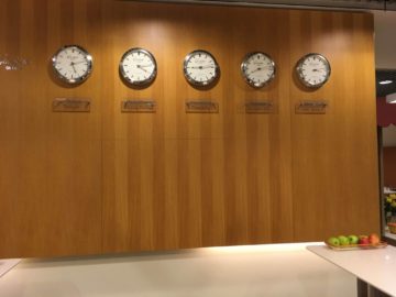 lufthansa senator loungeb frankfurt world clock