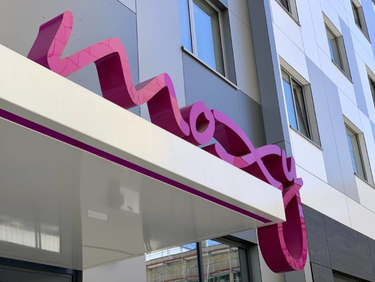 moxy frankfurt flughafen logo