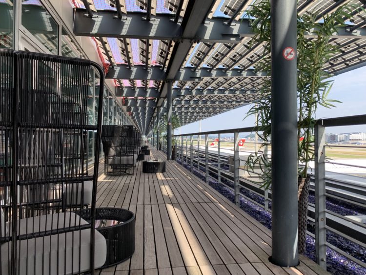 primeclass lounge zuerich terminal terrasse