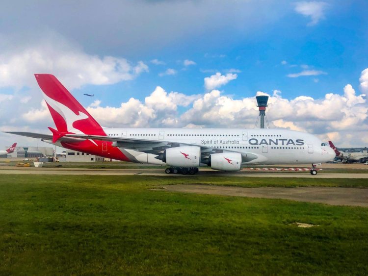 qantas a380 flugzeug london heathrow flughafen