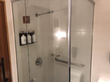 qantas business lounge auckland dusche