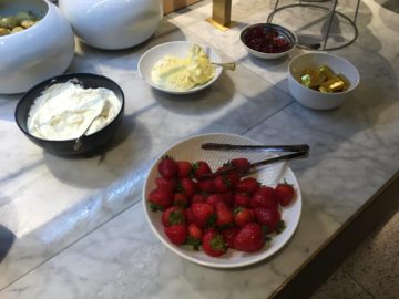 qantas london lounge londonheathrow erdbeeren