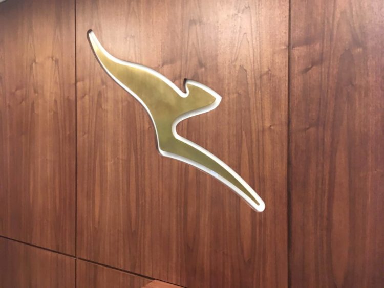 qantas london lounge londonheathrow logo