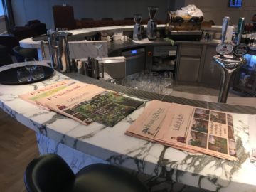 qantas london lounge londonheathrow zeitungen