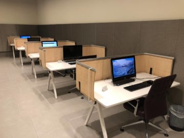 qatar airways al mourjan business class lounge arbeitsplaetze