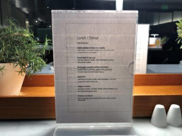 qatar airways al mourjan business class lounge auswahl sandwiches