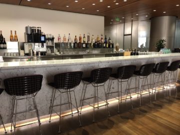 qatar airways al mourjan business class lounge bar restaurant
