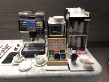 qatar airways al mourjan business class lounge kaffeemaschine