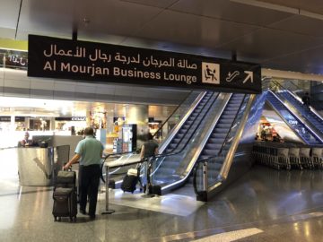 qatar airways al mourjan business class lounge rolltreppe