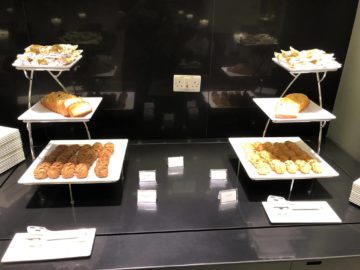 qatar airways al mourjan business class lounge sweets2
