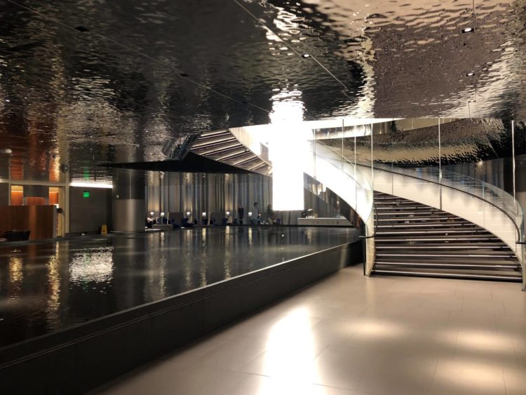 qatar airways al mourjan business class lounge treppe restaurant