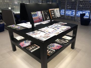 qatar airways al mourjan business class lounge zeitschriften zeitungen
