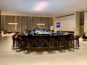 qatar airways al safwa first class lounge doha bar 1