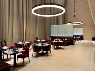qatar airways al safwa first class lounge doha essbereich 1
