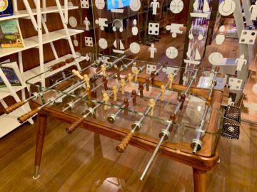 qatar airways al safwa first class lounge doha spielzimmer 4