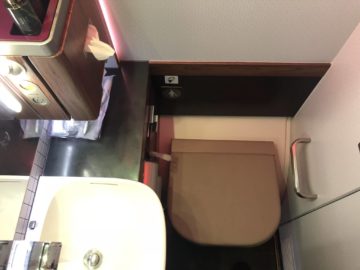 qatar airways business class a380 toilettensitz