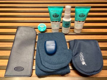 qatar airways first class a380 amenity kit maenner