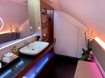 qatar airways first class a380 bad 2