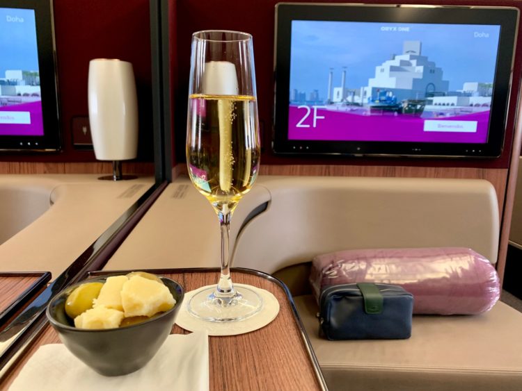 Qatar Airways First Class A380 Champagner
