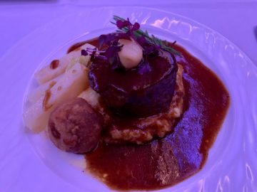 qatar airways first class a380 essen filet