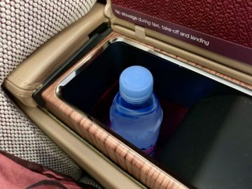 qatar airways first class a380 staufach 3