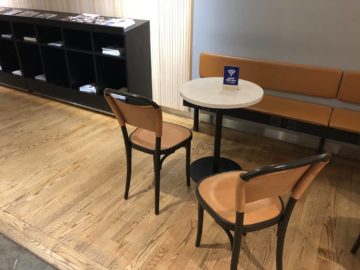 sas gold lounge oslo gardermoen tisch stuehle