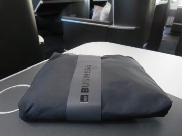 sas business class a340 amenity kit 1