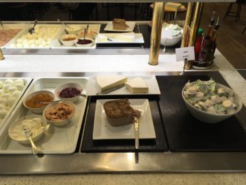 sas gold lounge stockholm fruehstuecksauswahl2