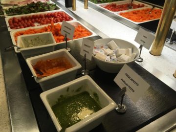 sas gold lounge stockholm salat