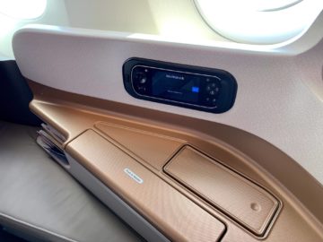 singapore airlines business class a350 900ulr seitenablage 1