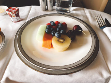 singapore airlines first class 777 300er essen fruehstueck 2
