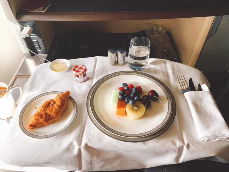 singapore airlines first class 777 300er essen fruehstueck 4