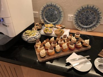 singapore airlines silverkris lounge brisbane muffins