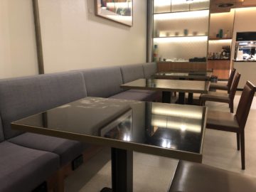 singapore airlines silverkris lounge brisbane tisch sofa