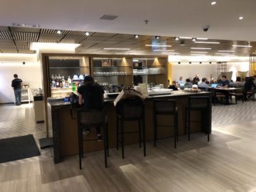 singapore airlines silverkris lounge hong kong bar